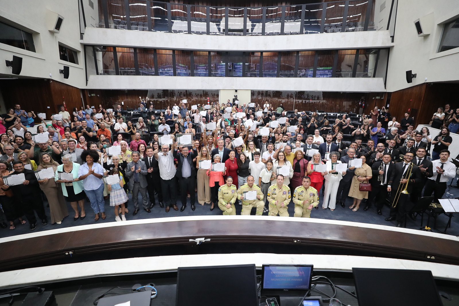Sessão solene celebra aniversário de Pinhais e personalidades que contribuíram para a história do município