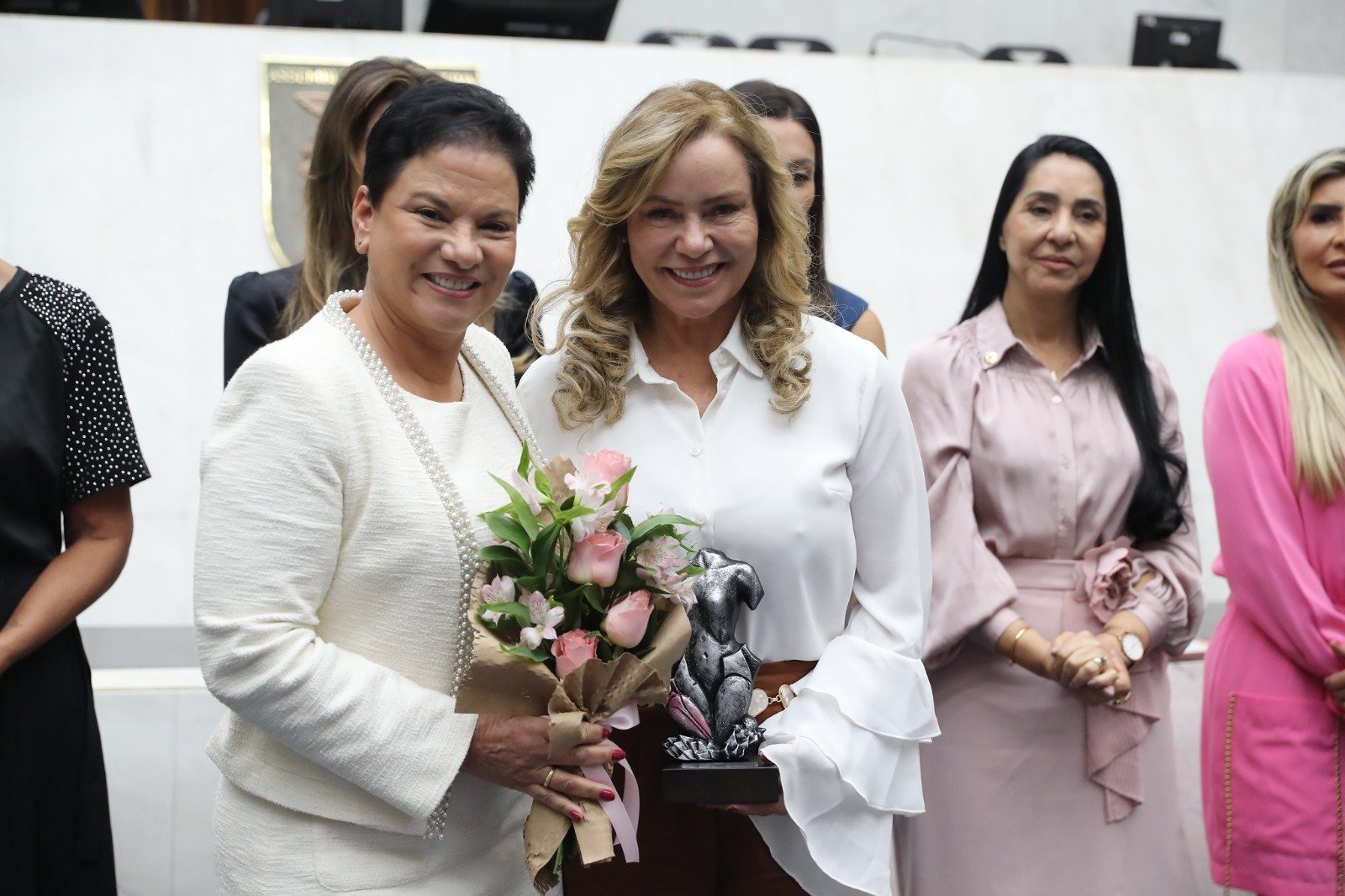 Bancada Feminina homenageia mulheres de destaque no Paraná em celebração ao Dia da Mulher